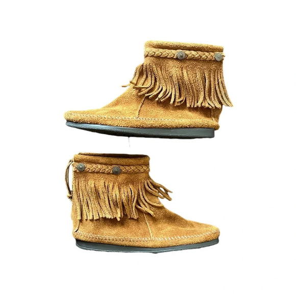 Minnetonka Booties Women's 6 Fringed Studded Moccasin Ankle Boots Boho Western - Picture 1 of 5